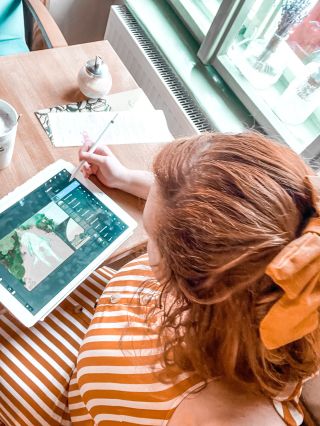 Do konce srpna!!! Můžete využít předprodejové ceny 250,- za Podkovářskou pohádku 😱 Kde jinde seženete krásnou...