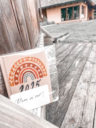 Hledačka! 🤩 Jelikož jsem včera měla svátek, rozhodla jsem se svých pár diářů ještě na těchto pár měsíců hodit do prostoru…...